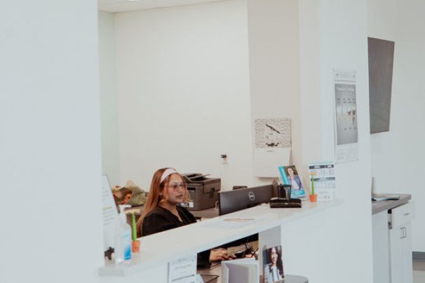 front-desk-02_El-Paso_Pearl-Dental_Zaragoza-Rd